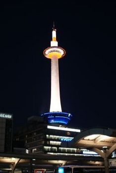 京都タワー夜.jpg